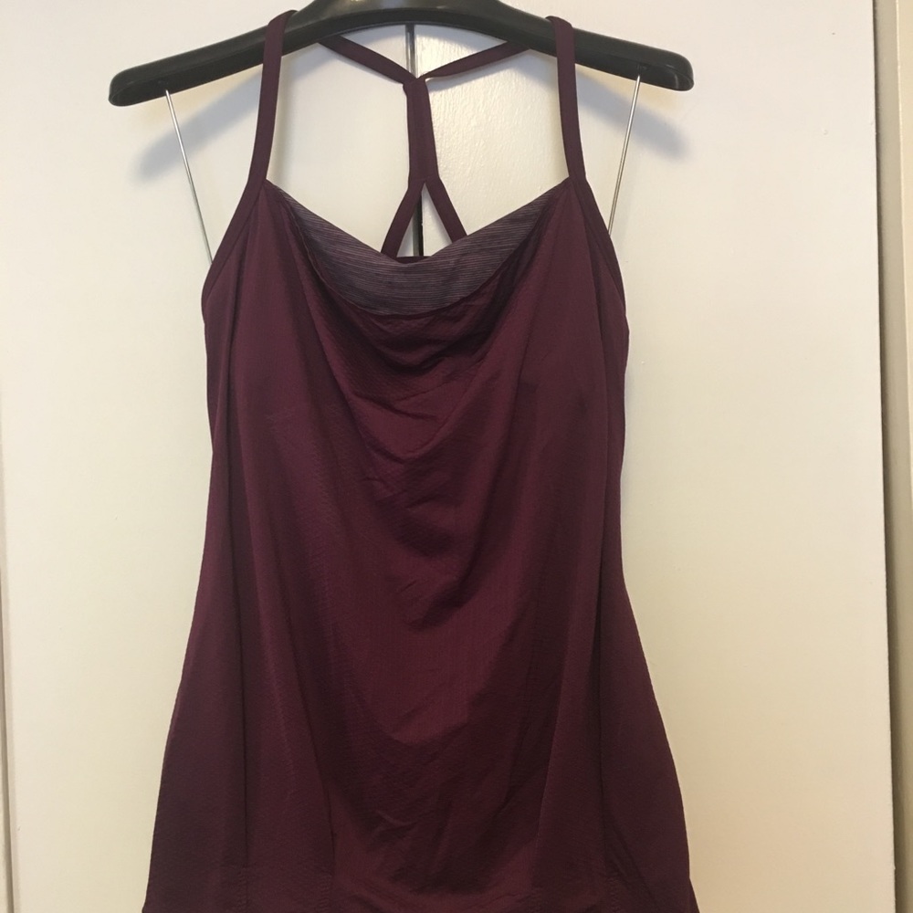 Lululemon sz 12 plum top w build in bra